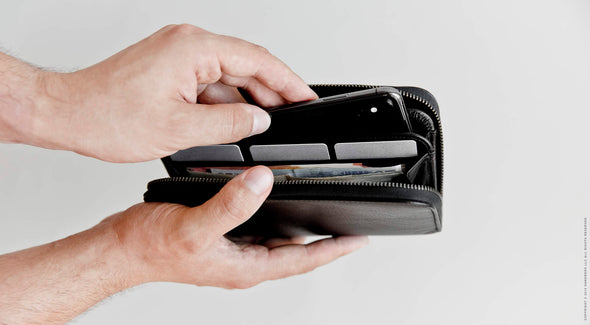 LASSEN Zip Clutch Wallet